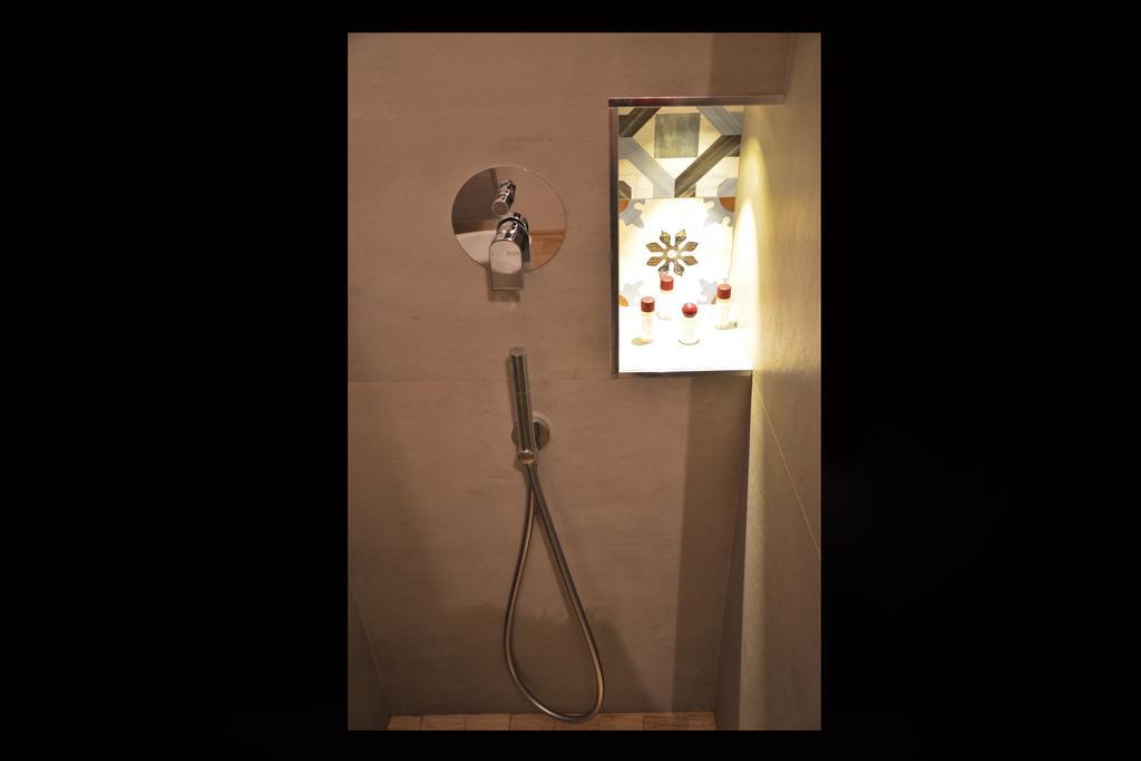 Al Borgo Dell'Arte Suite Шикли Номер фото