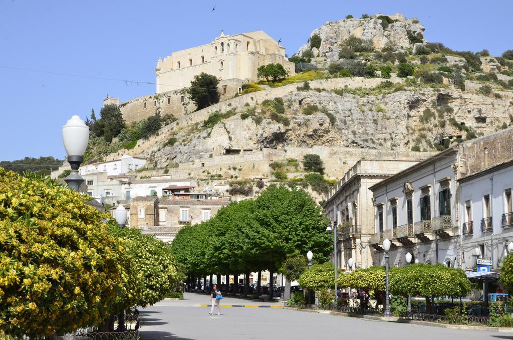 Al Borgo Dell'Arte Suite Шикли Номер фото